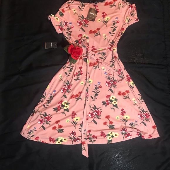 pink dress, with roses - Picture 5 of 8